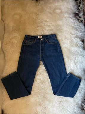 True Vintage Levi's 505 men's medium wash straight leg jeans